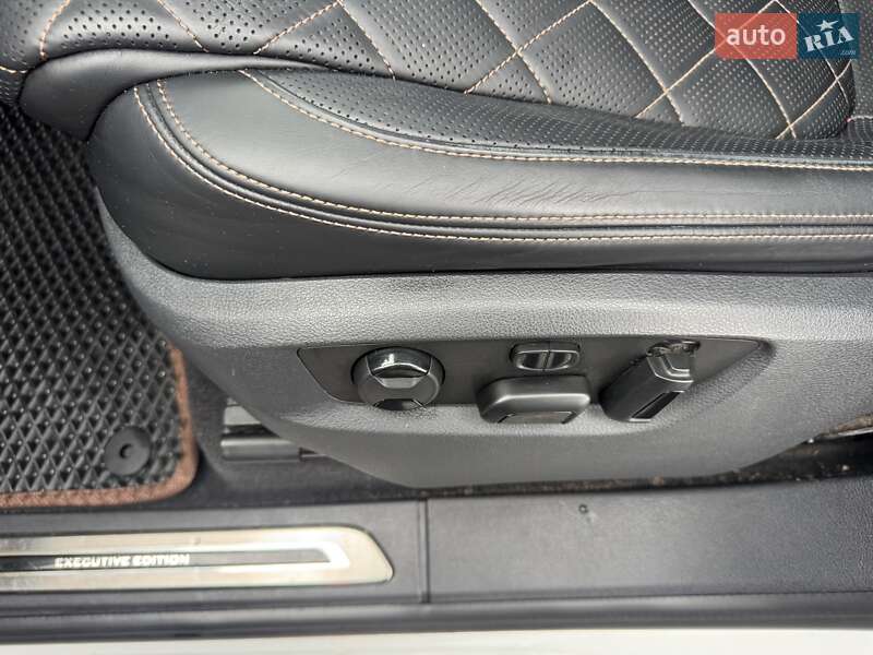 Внедорожник / Кроссовер Volkswagen Touareg 2017 в Тернополе