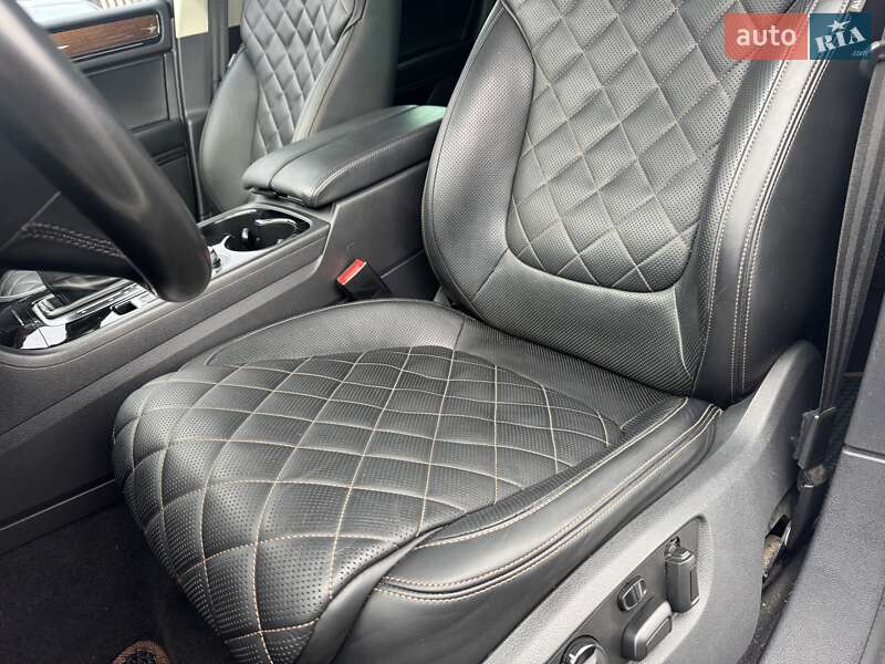 Внедорожник / Кроссовер Volkswagen Touareg 2017 в Тернополе