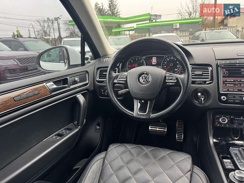 Внедорожник / Кроссовер Volkswagen Touareg 2017 в Тернополе