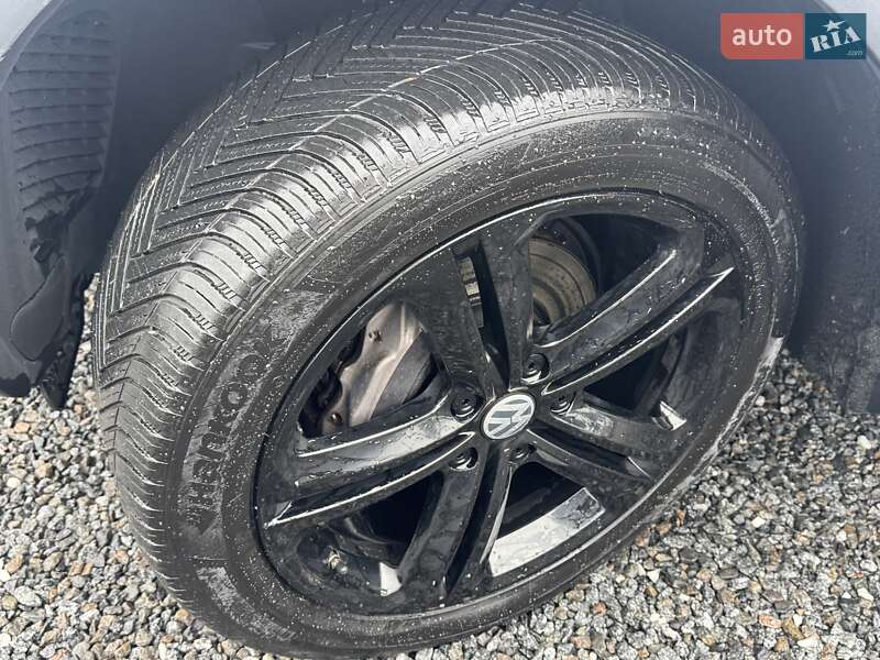 Внедорожник / Кроссовер Volkswagen Touareg 2017 в Тернополе