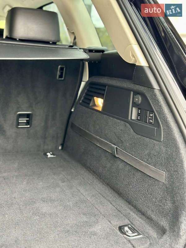 Внедорожник / Кроссовер Volkswagen Touareg 2017 в Львове