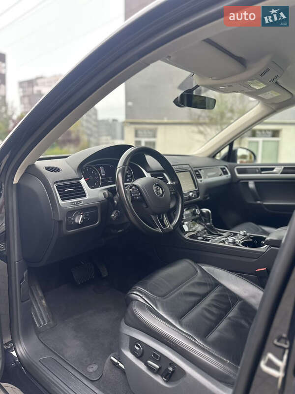 Внедорожник / Кроссовер Volkswagen Touareg 2017 в Львове