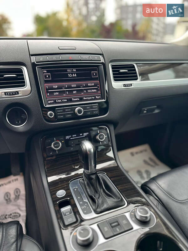 Внедорожник / Кроссовер Volkswagen Touareg 2017 в Львове