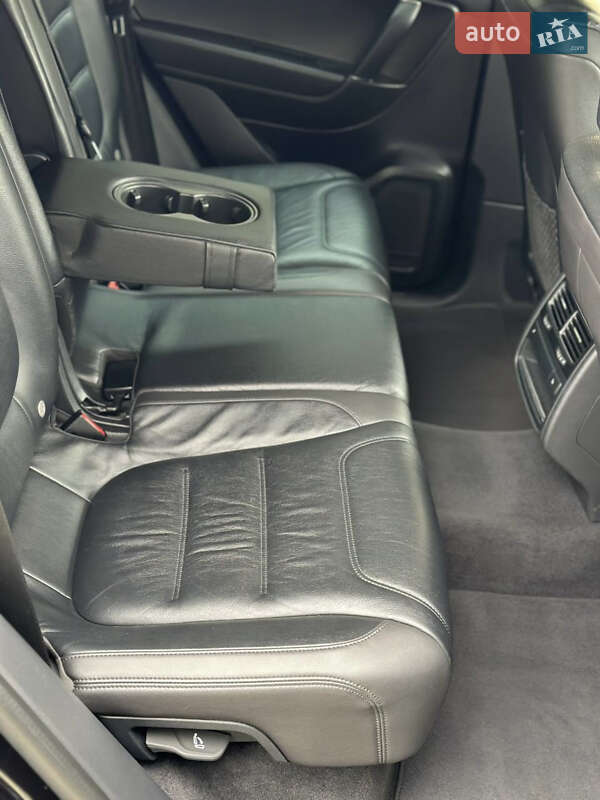 Внедорожник / Кроссовер Volkswagen Touareg 2017 в Львове