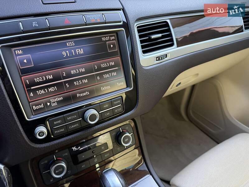 Внедорожник / Кроссовер Volkswagen Touareg 2016 в Львове