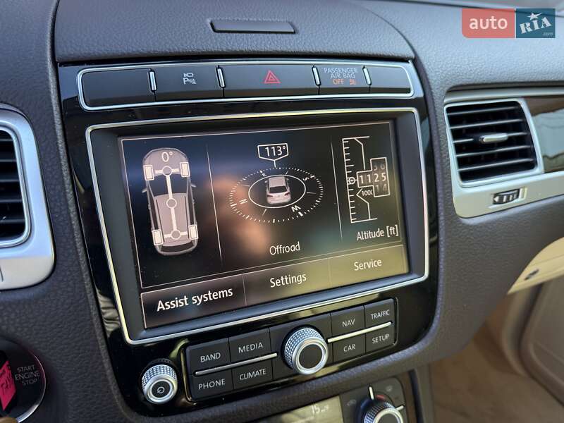 Внедорожник / Кроссовер Volkswagen Touareg 2016 в Львове