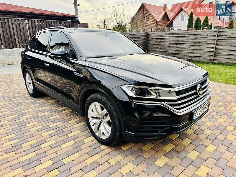 Внедорожник / Кроссовер Volkswagen Touareg 2019 в Киеве