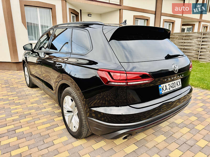Внедорожник / Кроссовер Volkswagen Touareg 2019 в Киеве