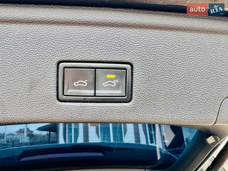 Внедорожник / Кроссовер Volkswagen Touareg 2019 в Киеве