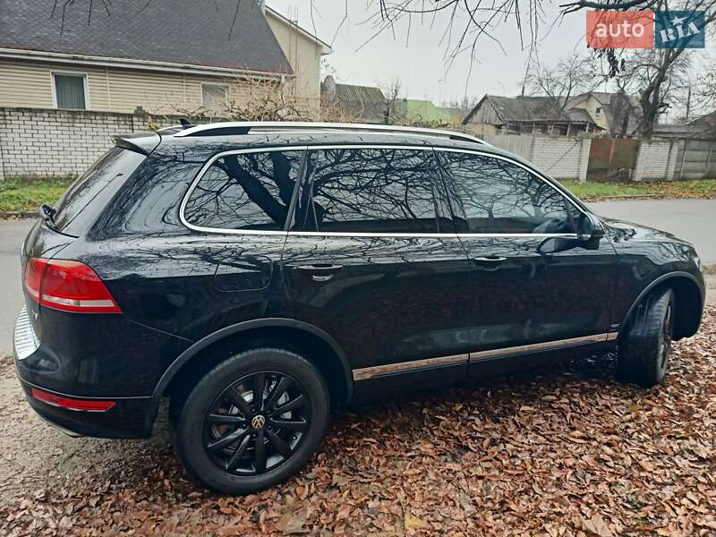 Внедорожник / Кроссовер Volkswagen Touareg 2014 в Черкассах