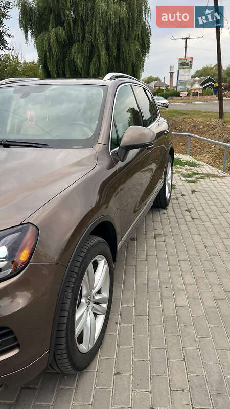 Позашляховик / Кросовер Volkswagen Touareg 2010 в Новоселиці