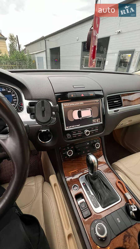 Позашляховик / Кросовер Volkswagen Touareg 2010 в Новоселиці