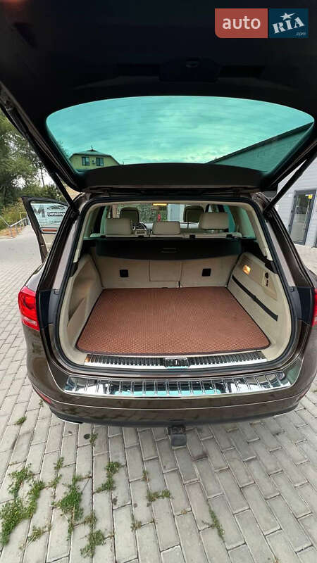 Позашляховик / Кросовер Volkswagen Touareg 2010 в Новоселиці