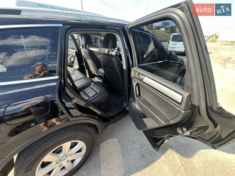Позашляховик / Кросовер Volkswagen Touareg 2012 в Києві