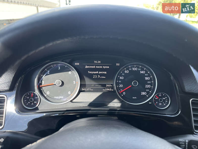 Позашляховик / Кросовер Volkswagen Touareg 2012 в Києві