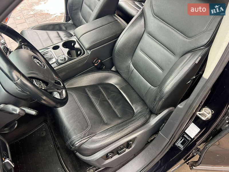 Внедорожник / Кроссовер Volkswagen Touareg 2010 в Черновцах