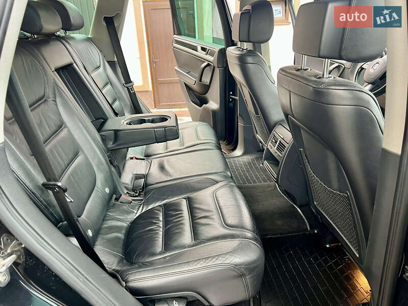 Внедорожник / Кроссовер Volkswagen Touareg 2010 в Черновцах