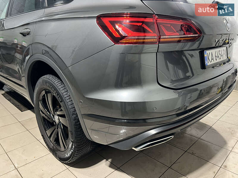 Позашляховик / Кросовер Volkswagen Touareg 2018 в Києві