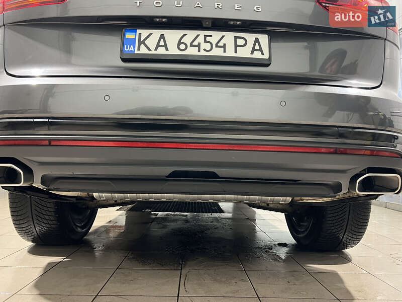 Позашляховик / Кросовер Volkswagen Touareg 2018 в Києві