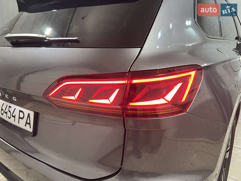 Позашляховик / Кросовер Volkswagen Touareg 2018 в Києві