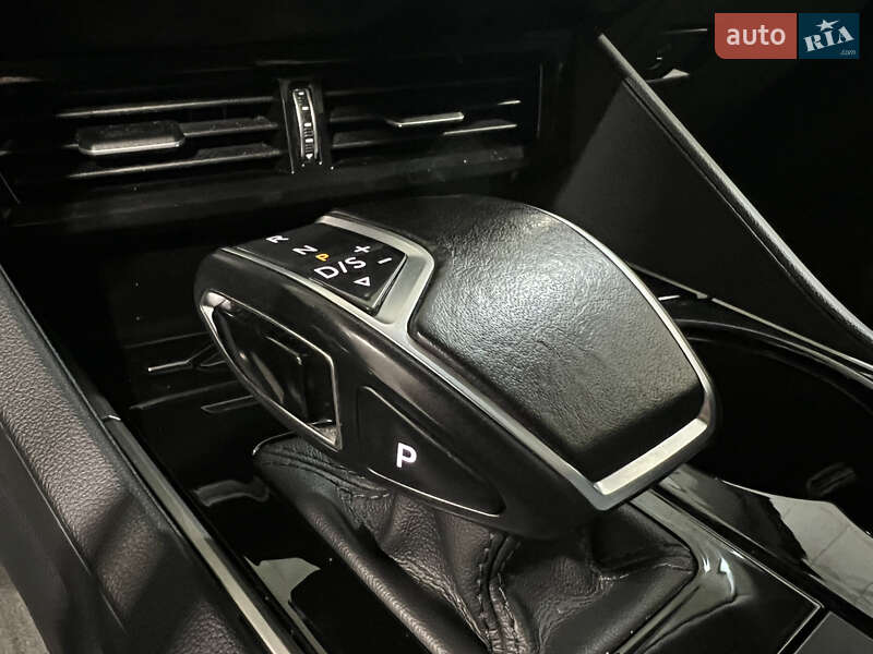 Позашляховик / Кросовер Volkswagen Touareg 2018 в Києві