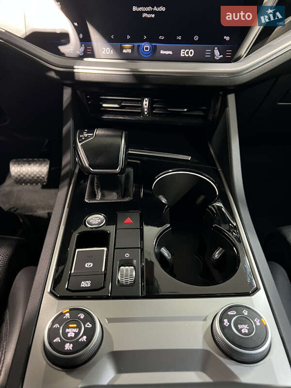 Позашляховик / Кросовер Volkswagen Touareg 2018 в Києві