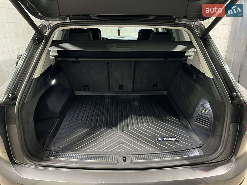 Позашляховик / Кросовер Volkswagen Touareg 2018 в Києві