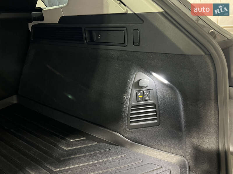 Позашляховик / Кросовер Volkswagen Touareg 2018 в Києві