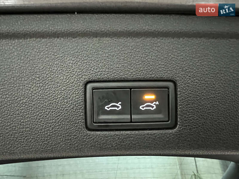 Позашляховик / Кросовер Volkswagen Touareg 2018 в Києві