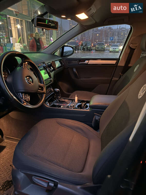 Позашляховик / Кросовер Volkswagen Touareg 2012 в Києві