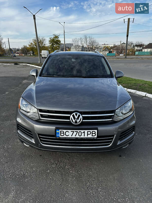 Внедорожник / Кроссовер Volkswagen Touareg 2012 в Харькове
