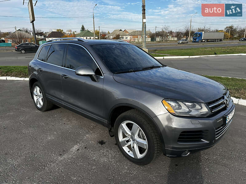 Внедорожник / Кроссовер Volkswagen Touareg 2012 в Харькове