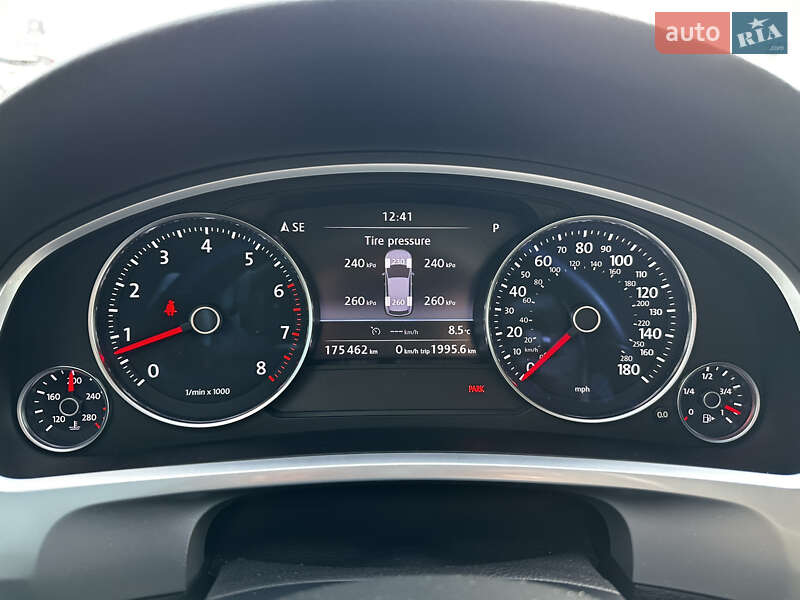 Внедорожник / Кроссовер Volkswagen Touareg 2012 в Харькове