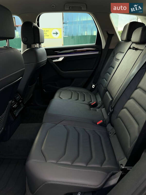 Внедорожник / Кроссовер Volkswagen Touareg 2022 в Киеве