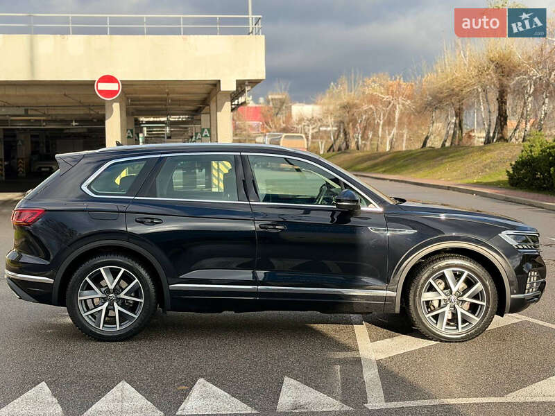 Внедорожник / Кроссовер Volkswagen Touareg 2022 в Киеве