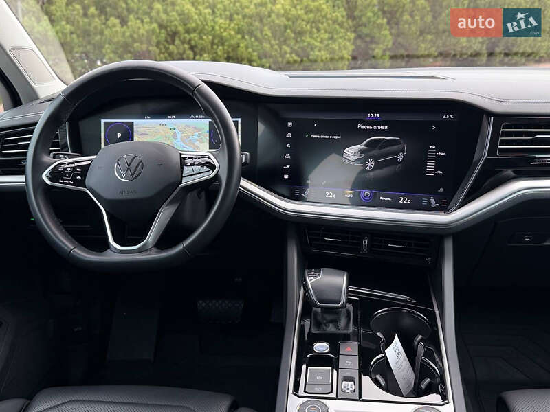 Внедорожник / Кроссовер Volkswagen Touareg 2022 в Киеве