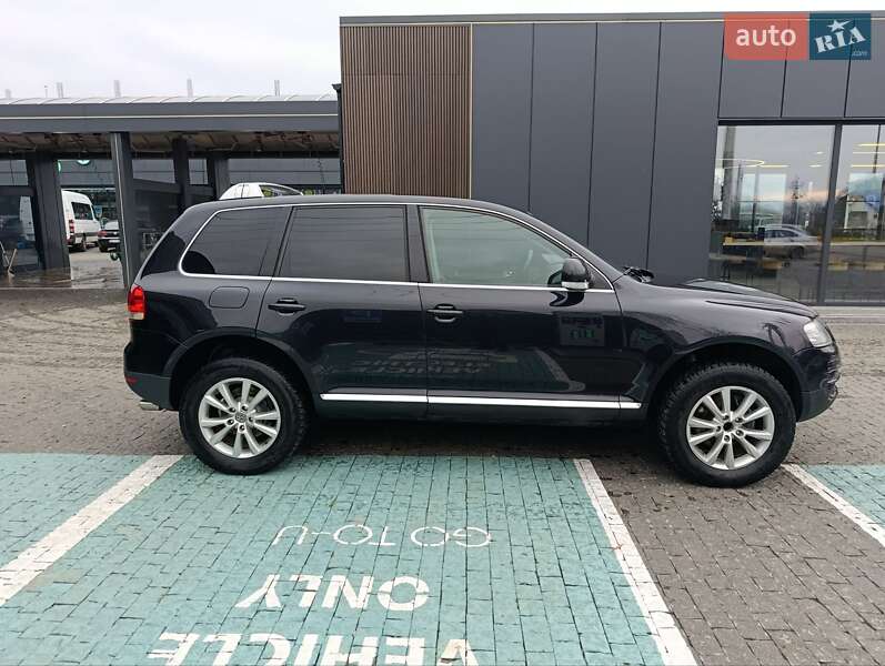 Позашляховик / Кросовер Volkswagen Touareg 2005 в Тячеві