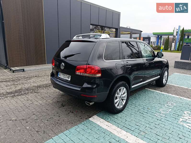 Позашляховик / Кросовер Volkswagen Touareg 2005 в Тячеві