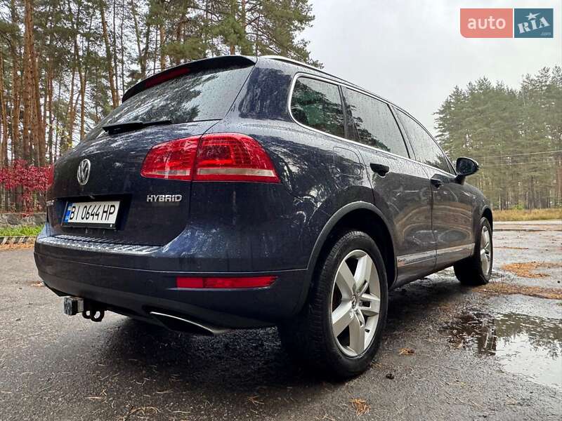 Позашляховик / Кросовер Volkswagen Touareg 2013 в Полтаві