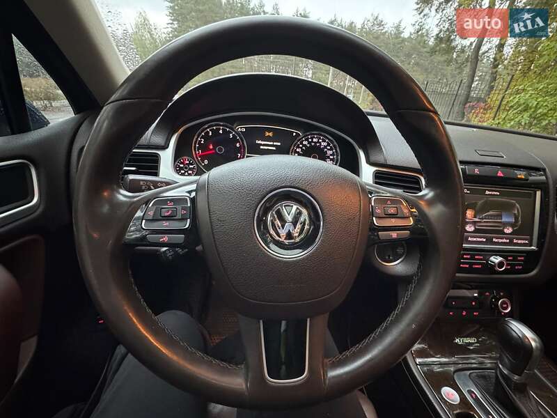 Позашляховик / Кросовер Volkswagen Touareg 2013 в Полтаві
