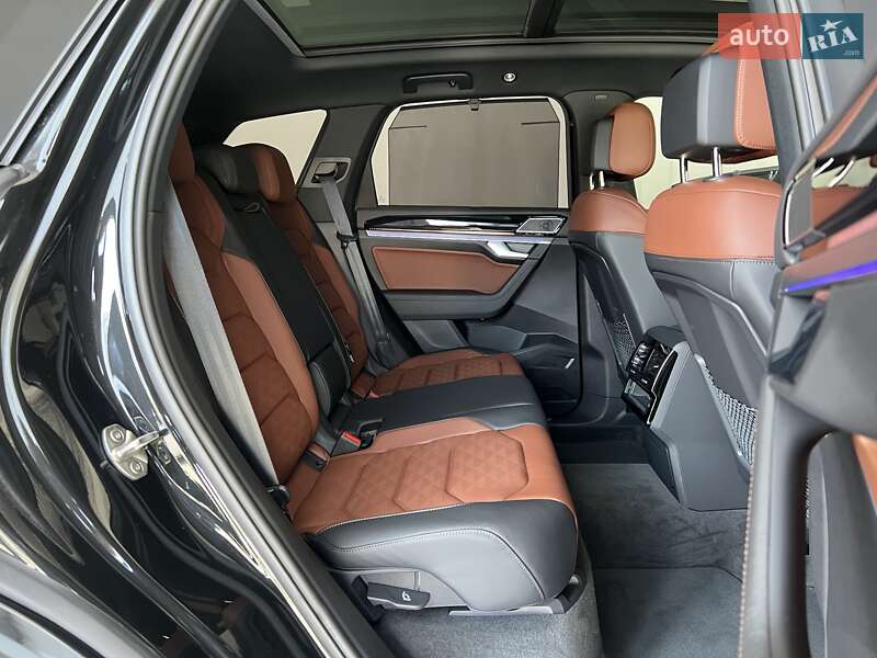 Позашляховик / Кросовер Volkswagen Touareg 2024 в Києві