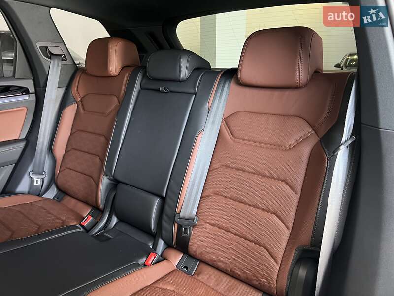 Позашляховик / Кросовер Volkswagen Touareg 2024 в Києві