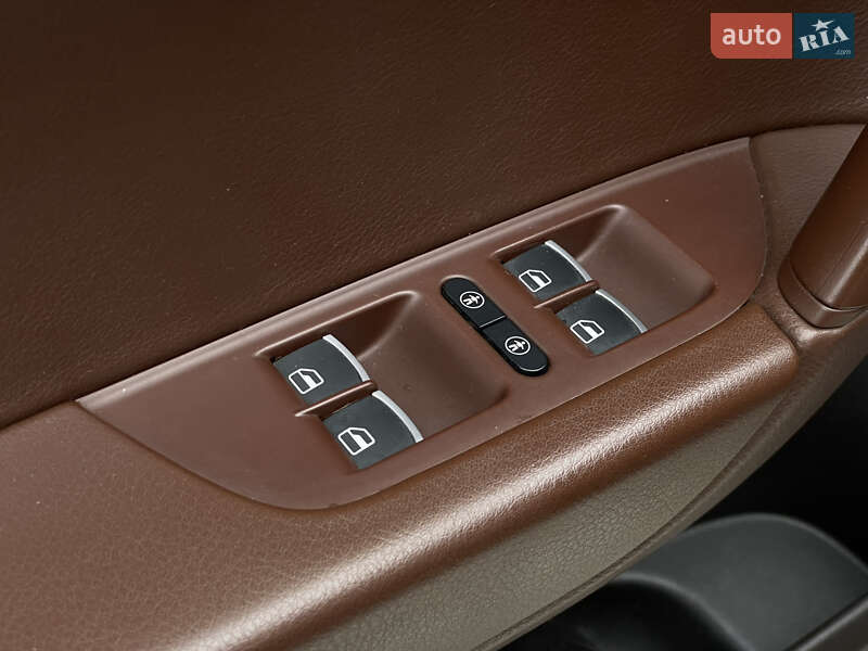 Внедорожник / Кроссовер Volkswagen Touareg 2012 в Одессе фото 24 Внедорожник / Кроссовер Volkswagen Touareg 2012 в Одессе