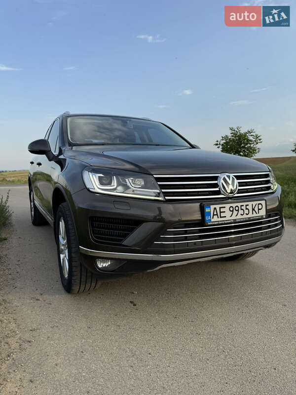 Внедорожник / Кроссовер Volkswagen Touareg 2015 в Черновцах