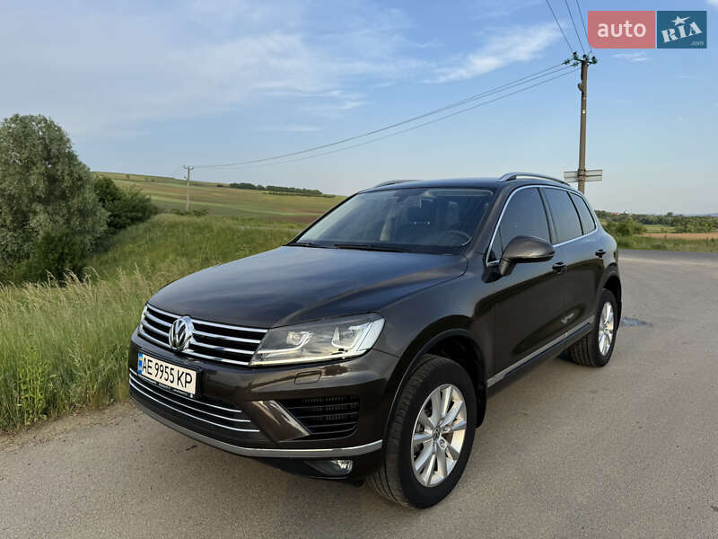 Внедорожник / Кроссовер Volkswagen Touareg 2015 в Черновцах