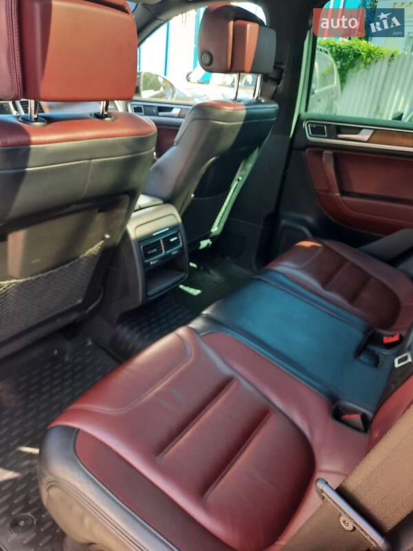 Внедорожник / Кроссовер Volkswagen Touareg 2013 в Изюме