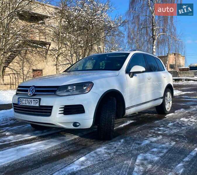 Внедорожник / Кроссовер Volkswagen Touareg 2014 в Львове