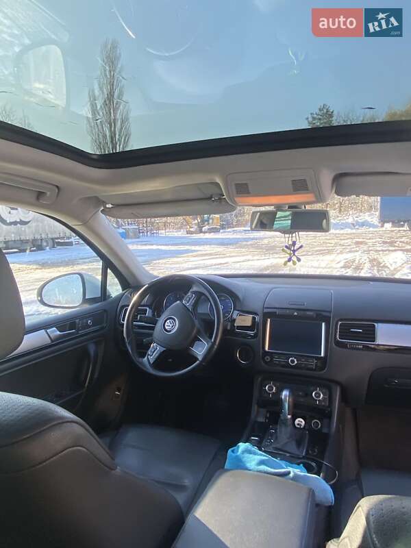 Внедорожник / Кроссовер Volkswagen Touareg 2014 в Львове