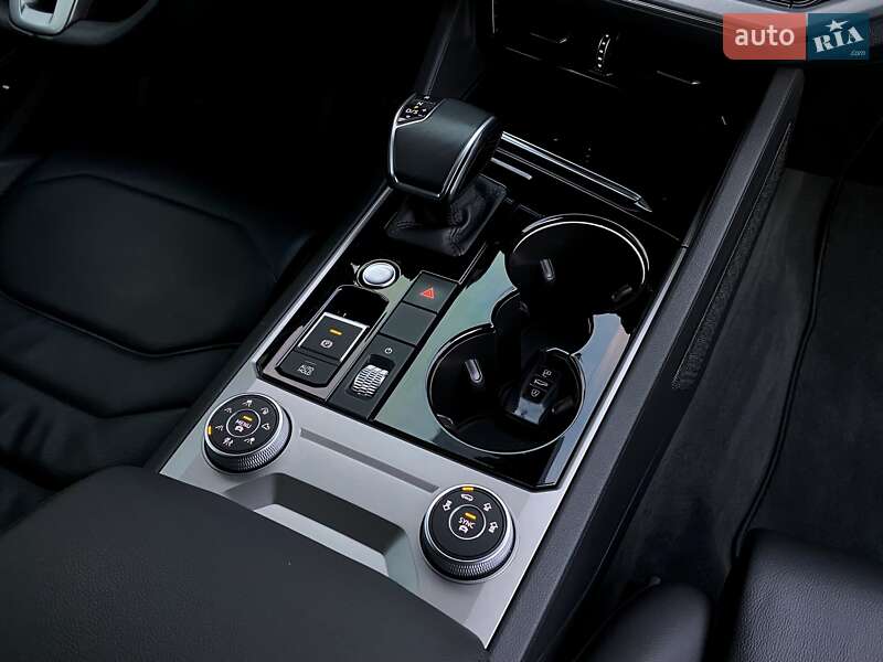 Позашляховик / Кросовер Volkswagen Touareg 2019 в Мукачевому