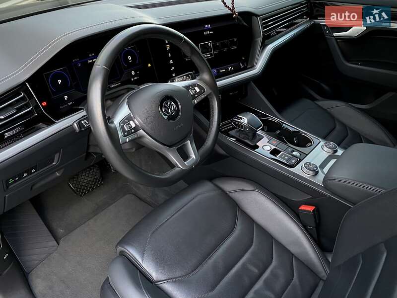 Позашляховик / Кросовер Volkswagen Touareg 2019 в Мукачевому